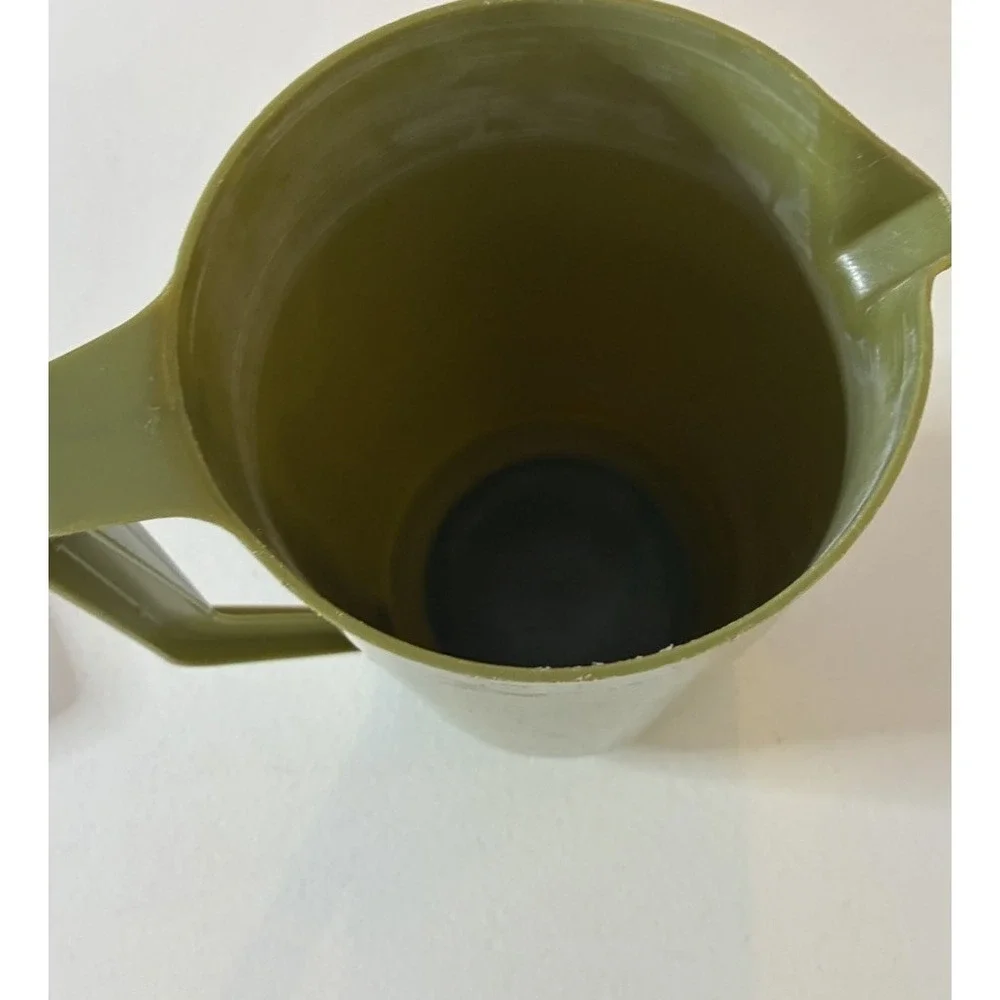 Vintage Avocado Green Rubbermaid 2 1/4 Quart Pitcher J 2445 With Lid 1970's